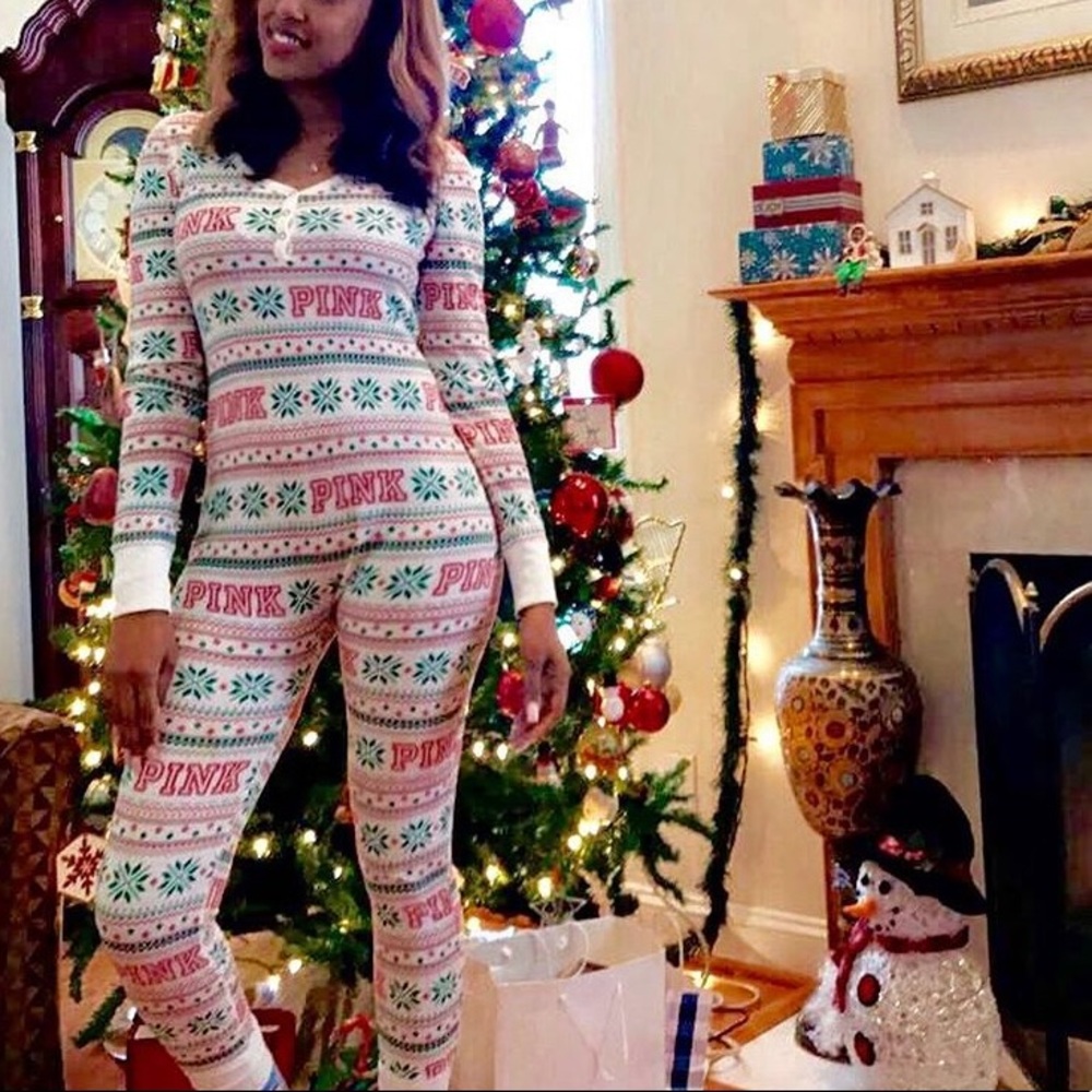 Perfect For Christmas Morning! Victoria’s Secret!✨